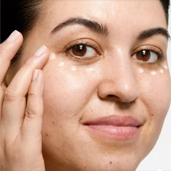 CLINIQUE 2 PC SKINCARE & MAKEUP SET "EASY EYE" MASCARA & EYE CREAM FOR PUFFINESS - Picture 2 of 4